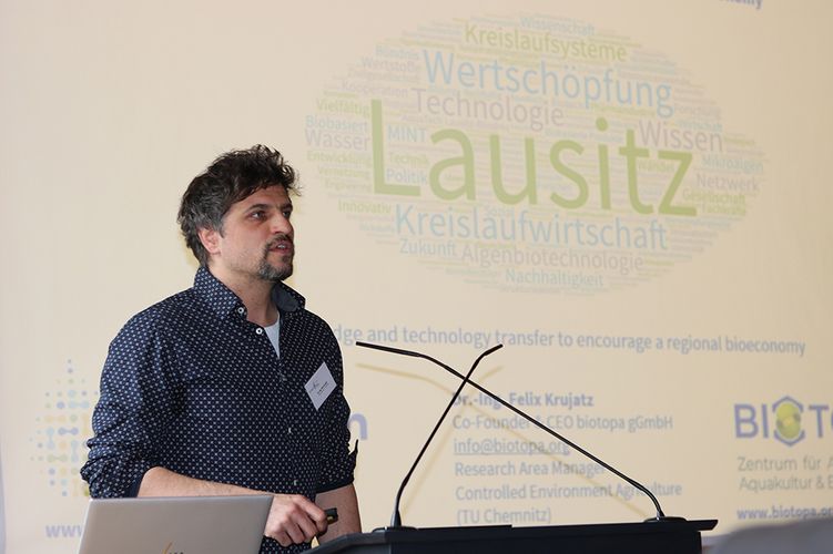 Wissenschaftler beim Vortragen