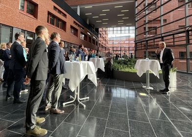Begrüßung neu berufener Leipziger Professorinnen und Professoren in der BIO CITY Wissenschaftler in einem Gebäude