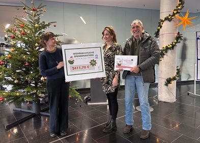 Übergabe einer Spende für ein Obdachlosenprojekt