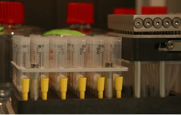 Anordnung Synthesereaktoren in einem Syntheseroboter