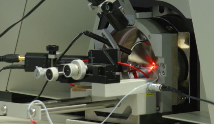 Nano-Elektronensprayquelle an einem Massenspektrometer